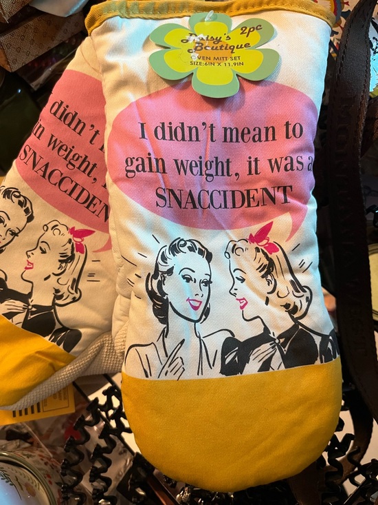 Daisys Boutique Other - "Snaccident" oven mitt set from the Daisy Boutique Brand Pink and Yellow